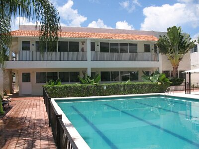 Alberca y Edificio de Primaria