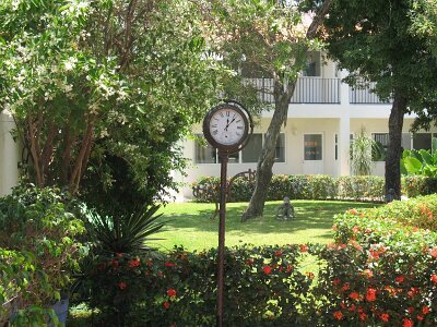 Areas Verdes y Edificio de Preescolar